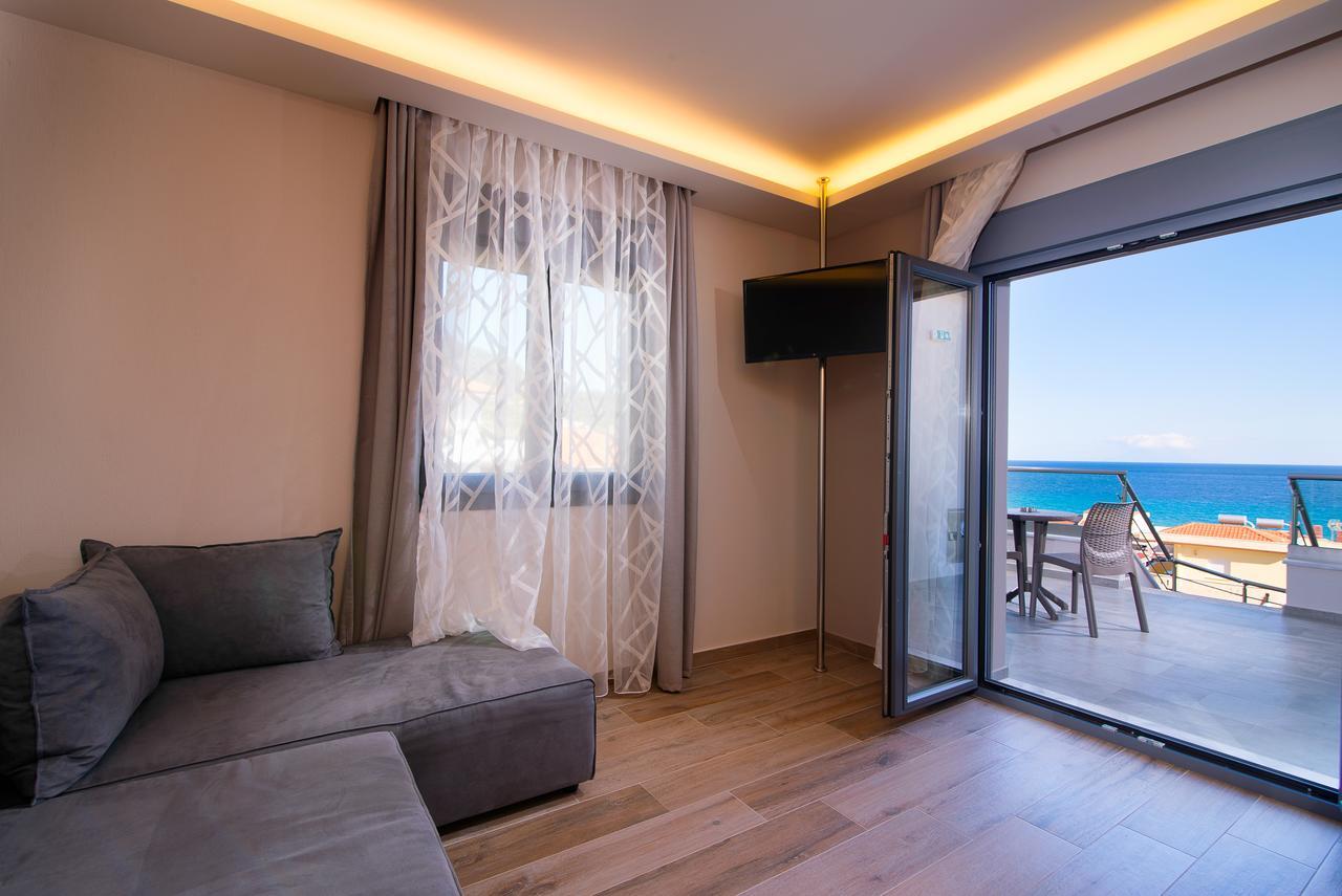 Semiramis Luxury Suites Chrisi Ammoudia Exteriör bild